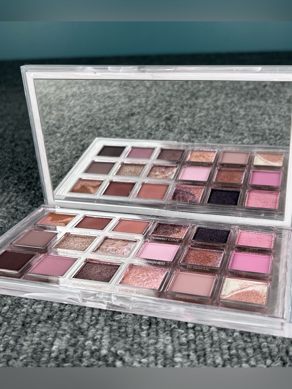 HUDA BEAUTY Rose Quartz 18 pan Glamorous Eyeshadow Palette ~ Matte/Shimmer NWOB